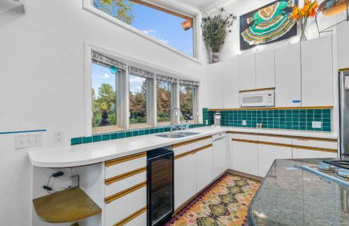 Nature-Inspired Stay with Pool, Fire Pits and More - Foto 57