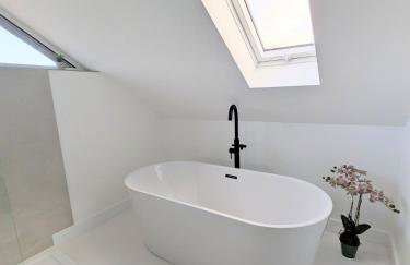 Cober Riverside Retreat - Luxury Barn Apartment in The Heart of Cornwall - Photo 11