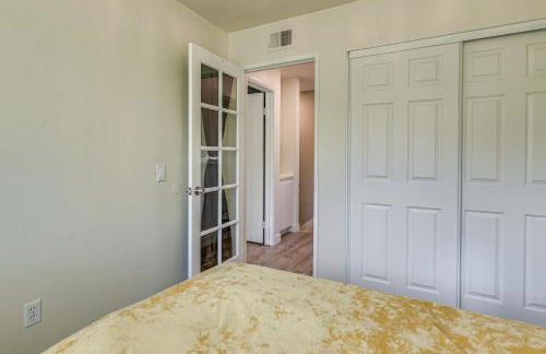 Modern Oceanside Living! Family Home with Workspace - Foto 29