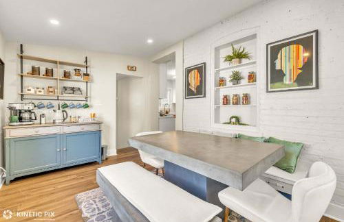 Sleeps 10 + Coffee bar + Game Room + Train to CHGO - Foto 36