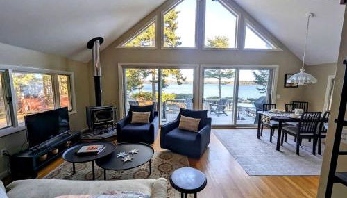 Oceanfront Cottage with Fire Pit & Direct Water Access Near Acadia National Park in Hancock, Maine - Foto 2