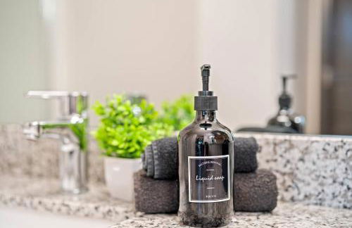 3BR King Bed Balcony North Raleigh - Foto 42