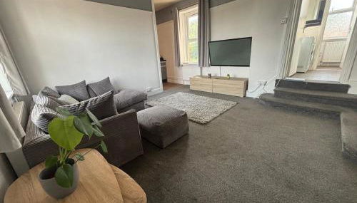 2 Bed Apartment Near Yeovil Hospital & Leonardo - Foto 3