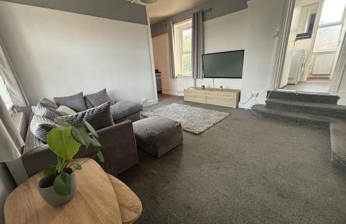 2 Bed Apartment Near Yeovil Hospital & Leonardo - Foto 3