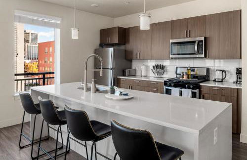 Gorgeous 2BD 2BA Pool,Gym,Htub near Convention Ctr - Foto 19