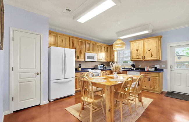 Spacious Retreat & Game Room Sleeps 12 - Foto 18