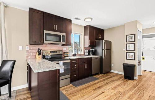 New! Modern Upper Flat near Downtown Roseville - Foto 23