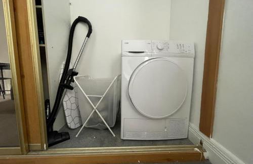 Spacious Flat! Sleeps 7, Pet Friendly and Parking - Photo 30