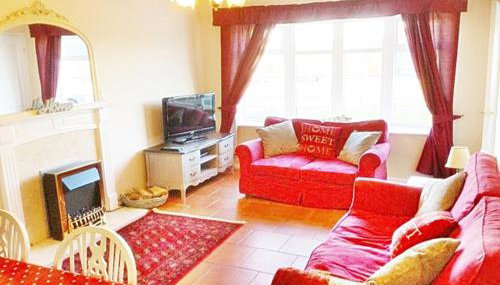 Romantic Cosy Cottage with Beach & Attractions just mins away! Perfect for Couples & Family Stays - Free Parking, Large Garden & Free WiFi - Foto 2