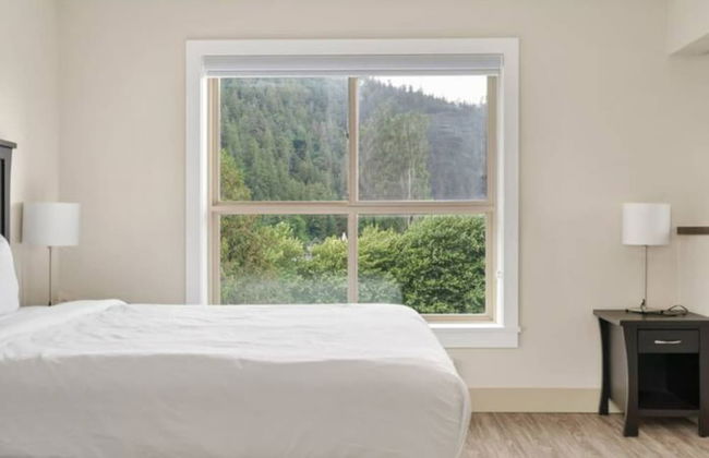 Harrison Lake Pets Welcome 3BR Suite - Photo 7