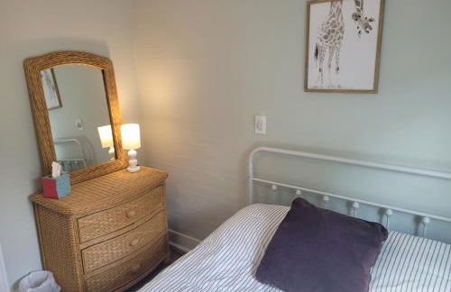 The Lily Pad on Benzie Blvd - Super Cute! - Foto 31