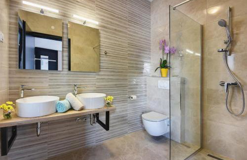 Radola residence by Radola family - Photo 15