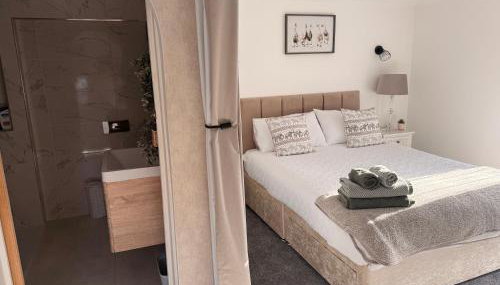 Stay solihull 5 mins to NEC and AIRPORT SLEEPS 6 contractor friendly 3 bathrooms driveway parking 3 - Foto 4
