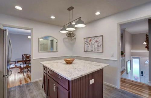 Spacious and Elegant Space with Premium Kitchen that is Ideal for Gathering with Friends and Family - Foto 2