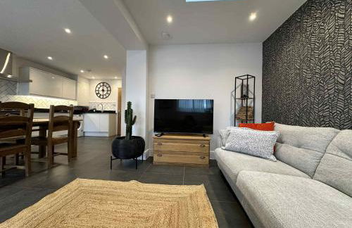 Brain Properties Limited - Contractor and Leisure Stay 4 Bedroom all ensuite house with Parking - Photo 4