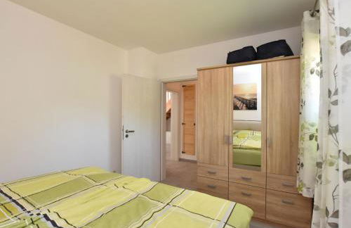 Rustic Retreat with Fireplace - Foto 15