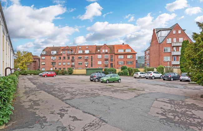 Exclusive 2 Bedroom Apartment - Photo 33