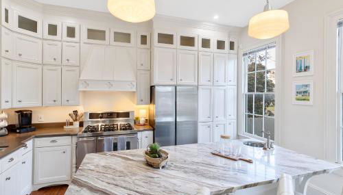 Historic 1871 Coastal Breeze with Heated Pool - Restoring Galveston - Photo 4