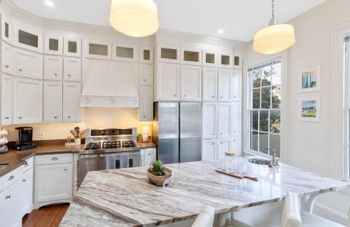 Historic 1871 Coastal Breeze with Heated Pool - Restoring Galveston - Photo 4