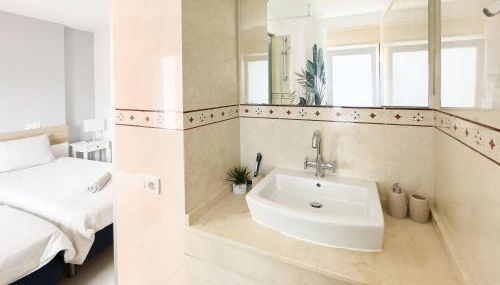 Tranquil 2BR Private Heated Pool with Ocean Views & Cinema Room - Foto 5, towels