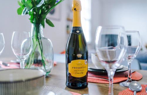 Modern 3 Bedroom House Perfect for Short and Long Stays - Foto 72