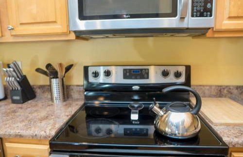 Stunning 3BR Apt, Parking, Full Kitchen, WiFi -H- - Foto 26