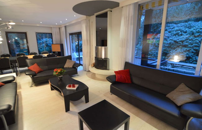 Family Villa w/ Trampoline, Pool - Photo 12