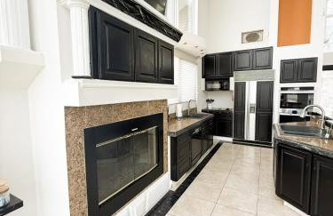 Crystal Palm Lakefront Luxury Home 6 Bed and 5 Bath - Foto 25