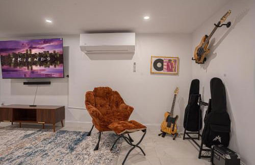 Stylish 2BD Brooklyn Retreat with Backyard & Basement - Foto 24