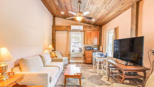 Tranquil Suite with Porch Less Than 2 Mi to Cedar Lakes! - Foto 3