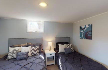 Waterfront retreat w/ wraparound deck & BBQ - Foto 10