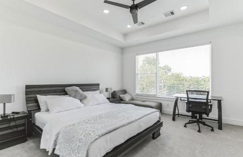 Modern Luxury retreat in downtown - Photo 35