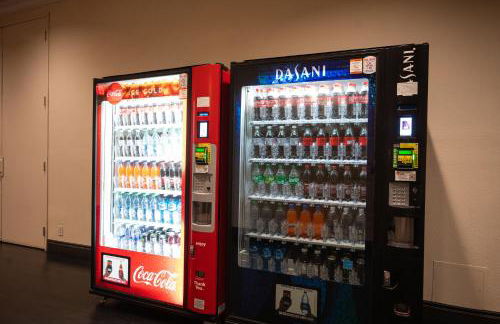 Iconic Vegas Views - 6 comfy Beds, NO RESORT FEES, Center Strip! - Foto 44