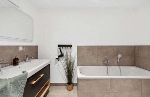 Premium Quartier One - Ideal für Familien & Teams, 5 Zimmer, 2 Parkplätze - Foto 29