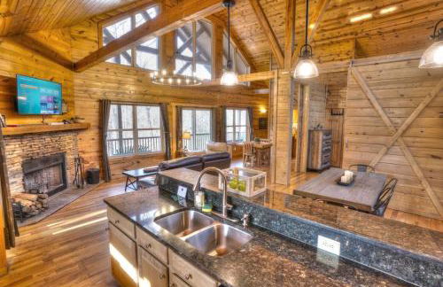 Luxury Cabin Sleeps 8 with creekside fire pit near Helen GA - Foto 21