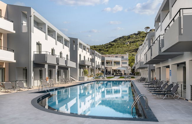 Sunrise Village Hotel - Photo 43