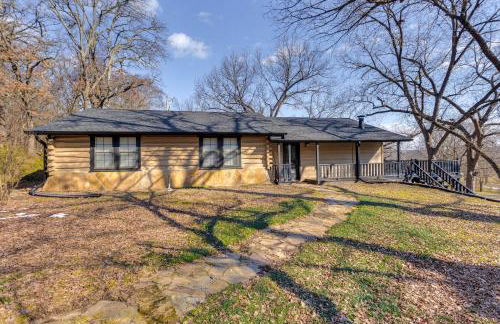 Hike, Fish and Explore Family Cabin in Sulphur! - Foto 30