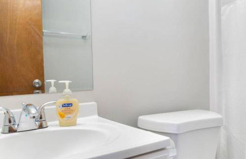 Downtown home! Walk to Bulls Stadium, DPAC & food - Foto 9