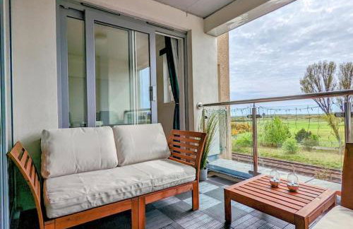 Beautiful 2 bedroom flat overlooking golf course - Foto 1