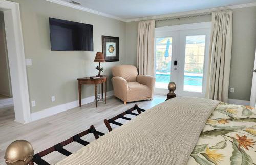 Coastal Vibes! Tropical heated pool home short drive to the beach - Foto 19