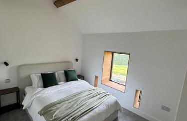 Threshing Barn- Modern 5 Bed, 10 person, Barn Conversion in a Rural Location with Great Access - Foto 37