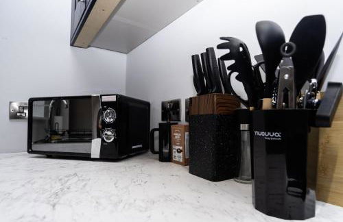 Central Telford Home - Sleeps 8 - Private Parking - Photo 22