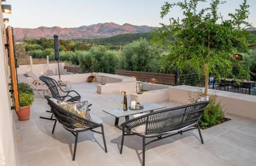 Pavlina Villa , a hidden gem with heated pool and ping pong! - Photo 12