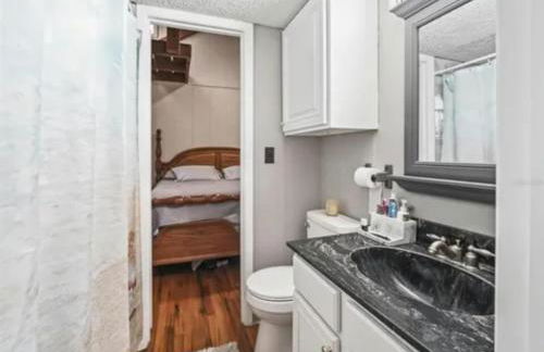 cozy lakeside retreat - Photo 11