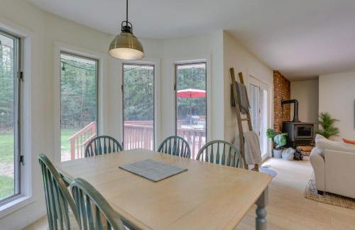 Charming Swan Lake Apartment with Deck! - Foto 10