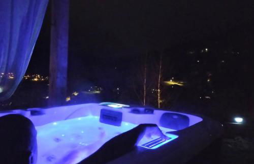 Au chalet de JO avec accès à l'espace piscine et jacuzzi - Foto 26