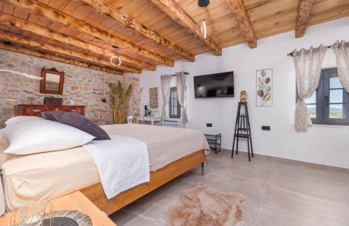 Villa Melary with Pool and Jacuzzi - Photo 20