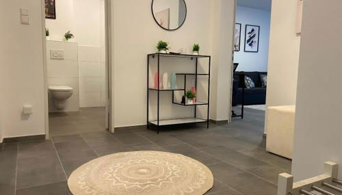 Spacious Apartment with Balcony - nearby Schlosspark - APOLONIAliving - Foto 3