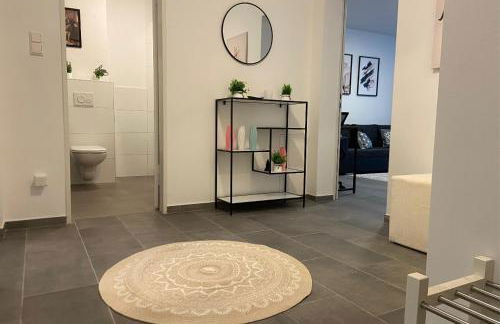 Spacious Apartment with Balcony - nearby Schlosspark - APOLONIAliving - Foto 3