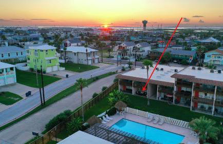 Beach Boardwalk Access Pool + Remodeled Interior Tropical Haven by Avantstay - Photo 94